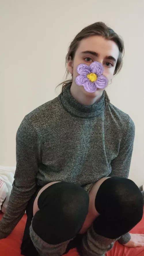 Can I sit in your lap? I'm cold uwu