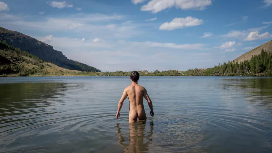 Can never resist skinny dipping in alpine lakes, even if it's cold! Can never resist skinny dipping in alpine lakes, even if it's cold!