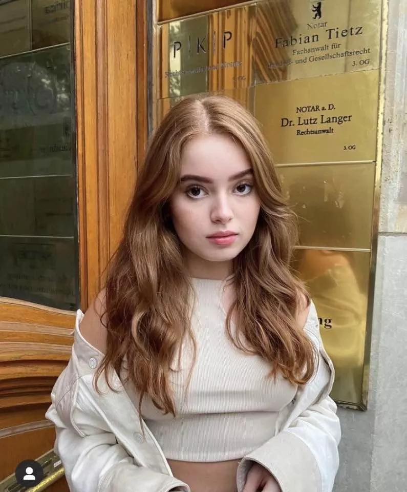 Can somebody cumtribute this beauty as a reward u get her insta Can somebody cumtribute this beauty as a reward u get her insta