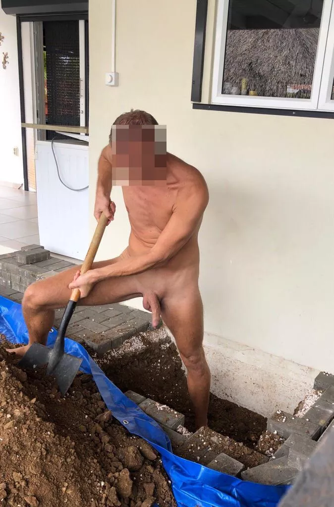 Can someone help me dig this hole? 🕳🙈😎