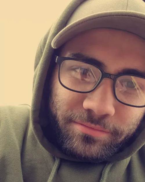 can someone love me yet? 🤣