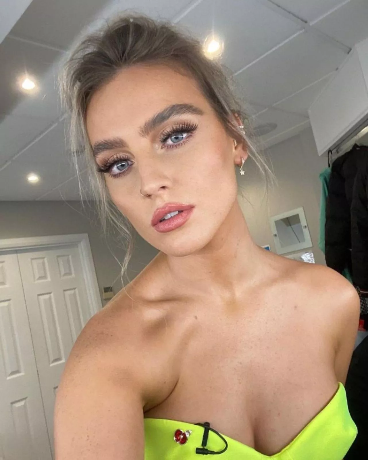 Perrie Edwards  nackt