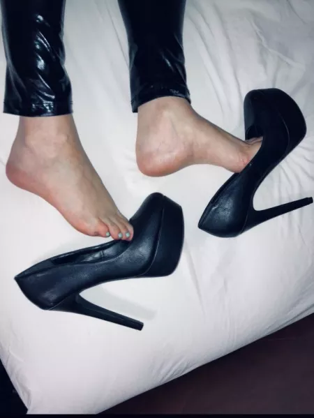 Can someone please help me get my heels back on π