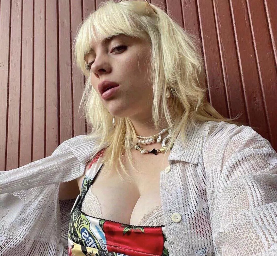 Can someone pls rp as the sexy Billie :) Can someone pls rp as the sexy Billie :)