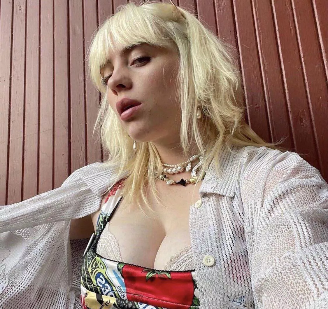 Can someone pls rp as the sexy Billie :) Can someone pls rp as the sexy Billie :)