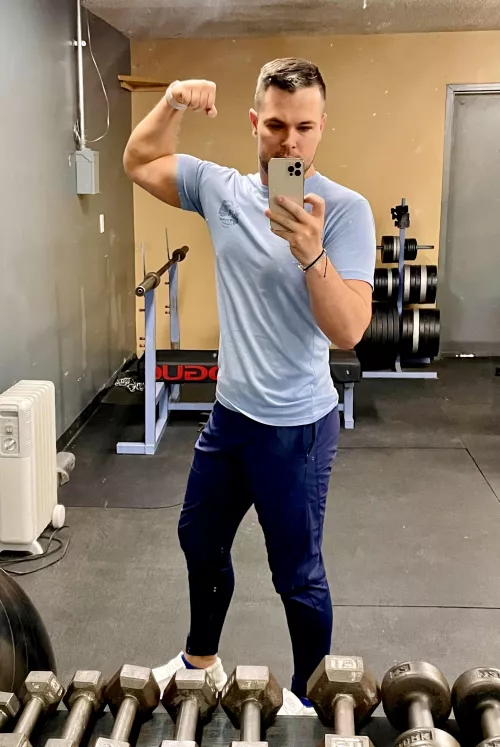 Can someone spot me? 👀