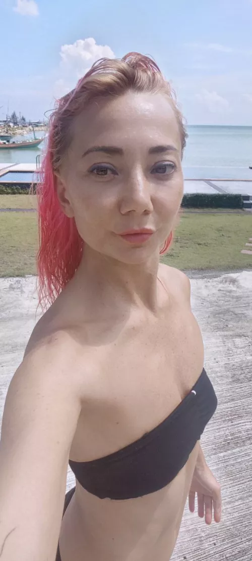 Can this 18 y/o be on your bucket list? 😏