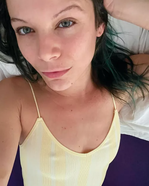 Can we just stay in bed all day 🥰 [F]