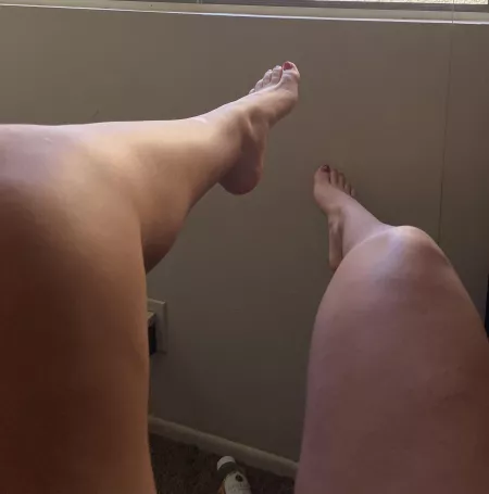 Can you believe Iโve never had my feet worshiped ๐ฉ๐