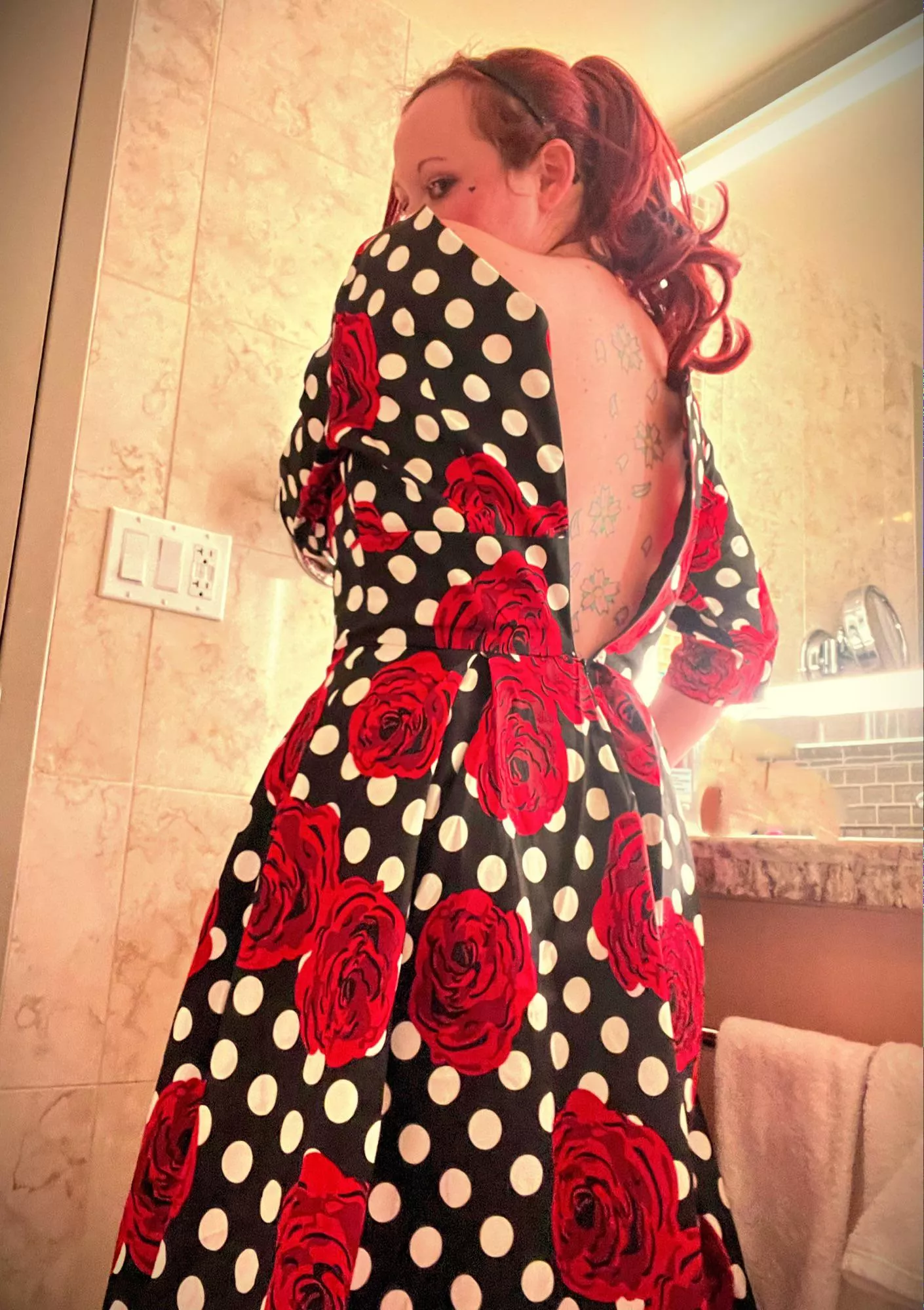 Can you give me a hand? I can’t reach the zipper.