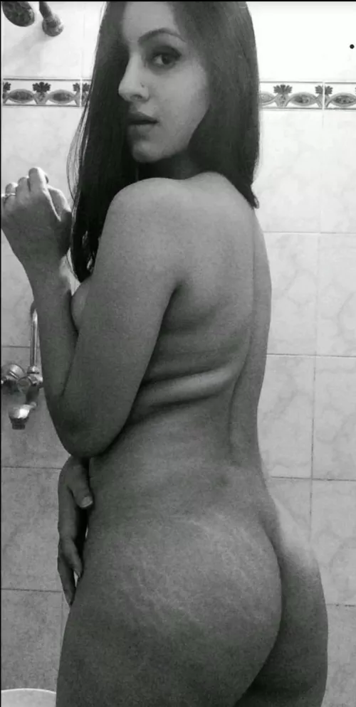 Can you help a dirty girl in the shower ? (f) Can you help a dirty girl in the shower ? (f)