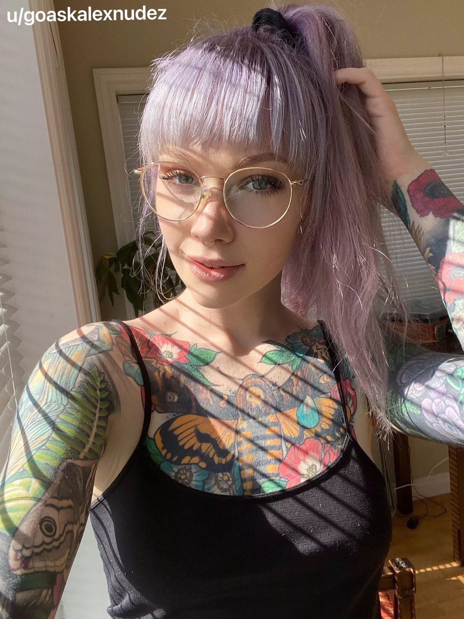 Can you help me take me clothes off ? Can you help me take me clothes off ?