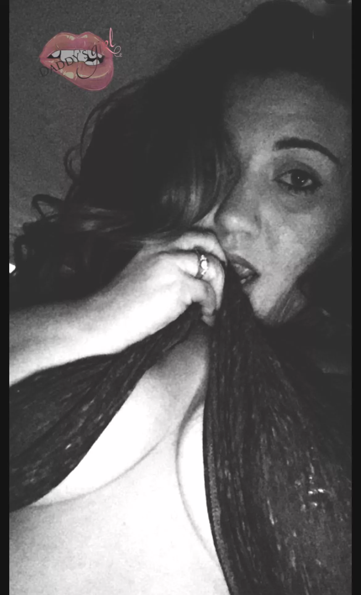 Can you help me with my shirt🖤❤️