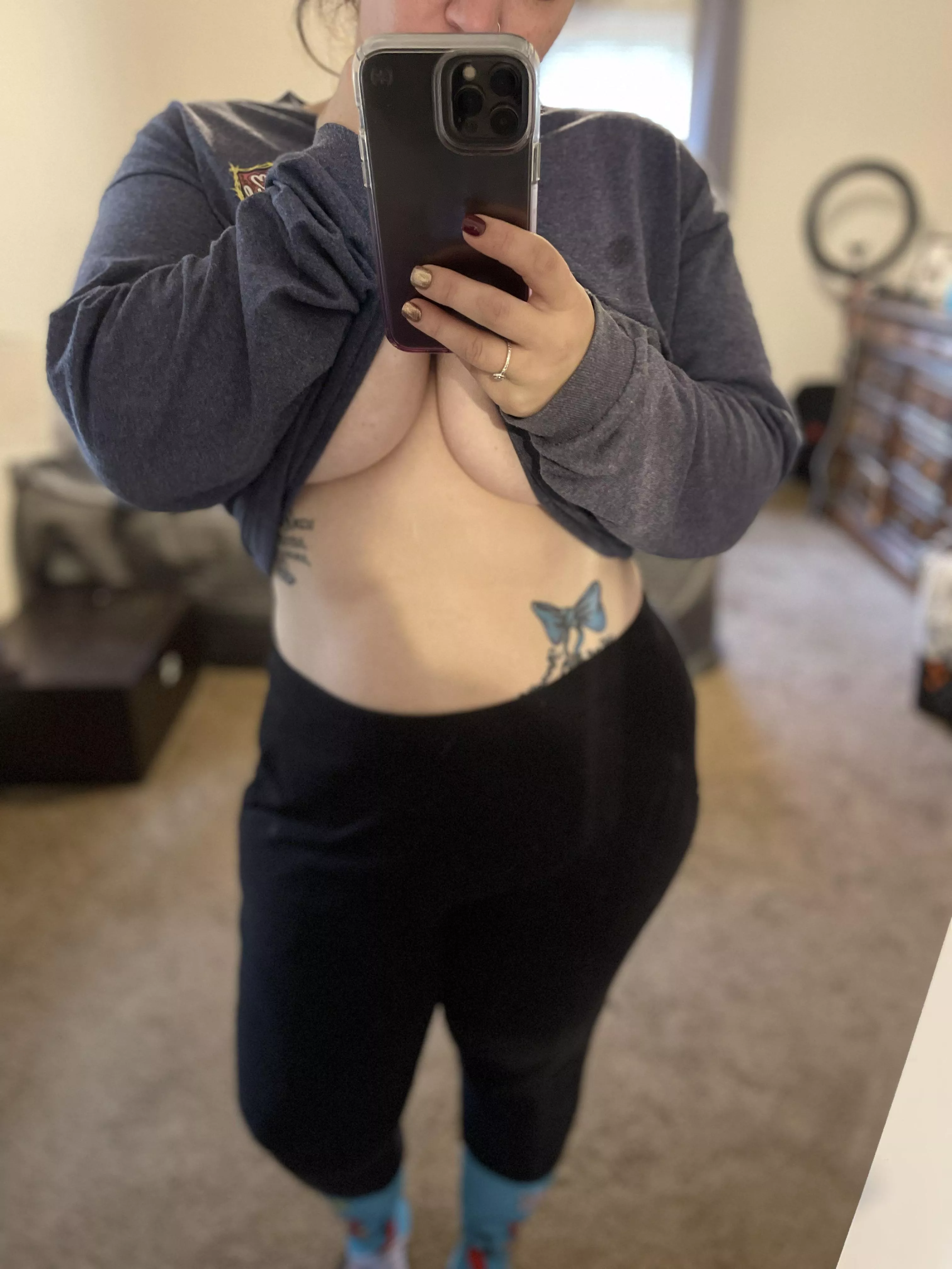 Can you hold my shirt up?