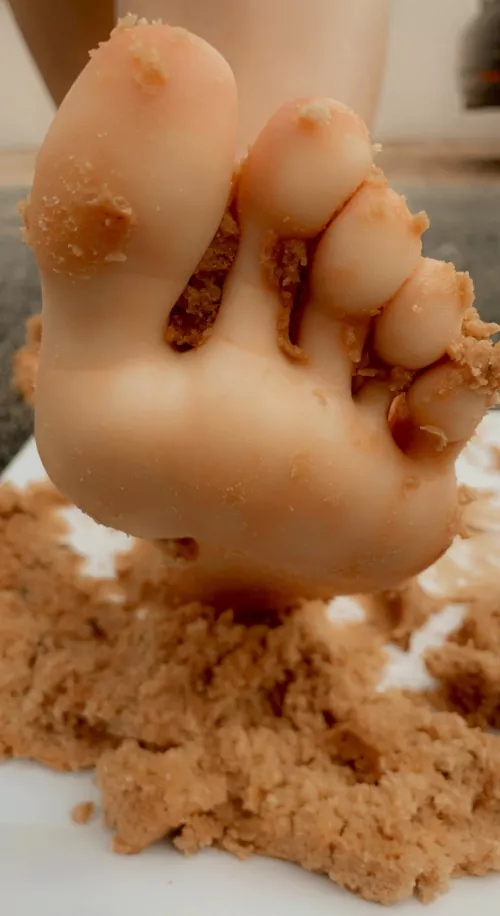 Can you lick the cake off me until Iβm clean ?