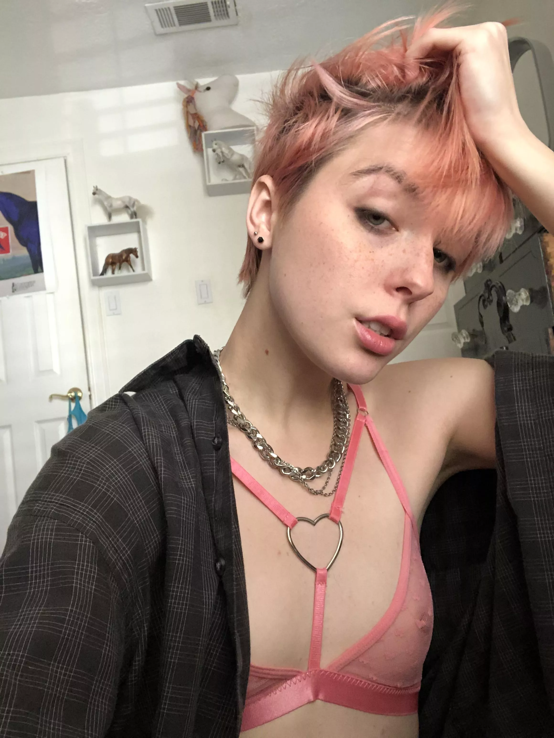 Can you play with my hair and fuck as hard as you can?