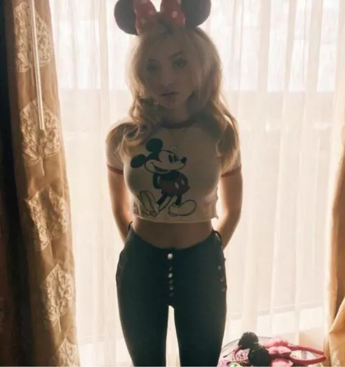 Can you rp as a dominatrix peyton list for me please I beg