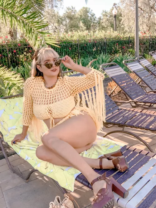 Can you spread Lotion all over my long long legs as we soak in the sun ( =ノωヽ=)