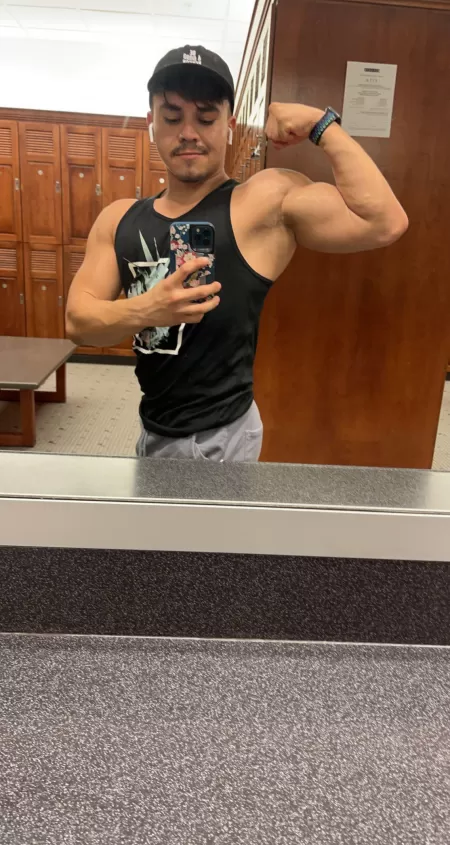 Can you tell it was arm day 😜 💪🏽 Can you tell it was arm day 😜 💪🏽