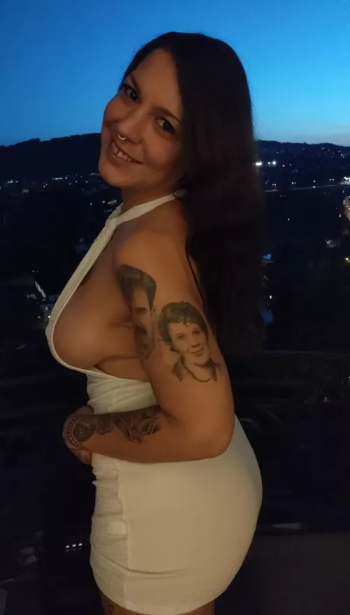 Can you tell that I'm not wearing panties?π