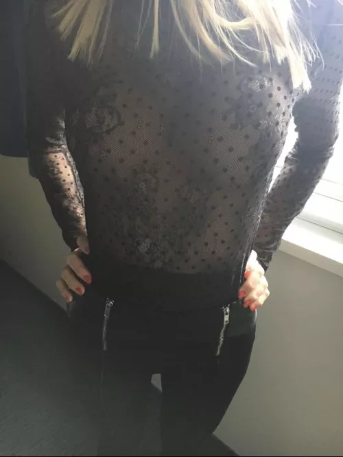 Canβt go outside with this - they will all look at those ugly zippers π§