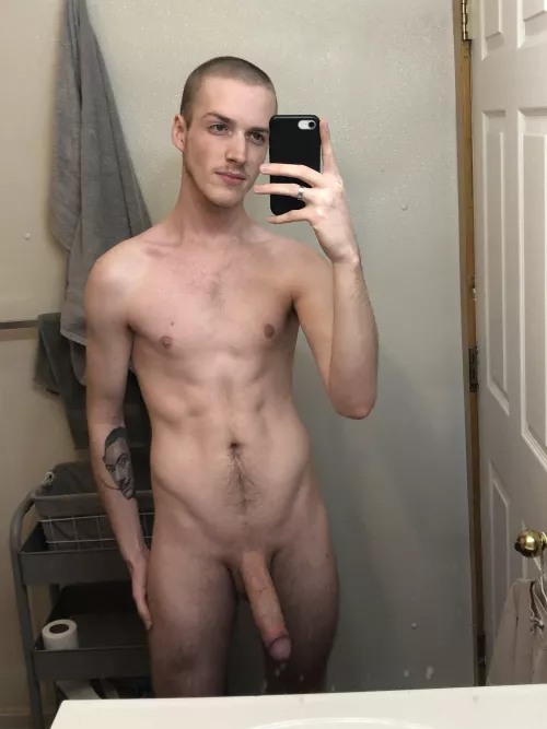 Can’t go wrong with mirror selfies