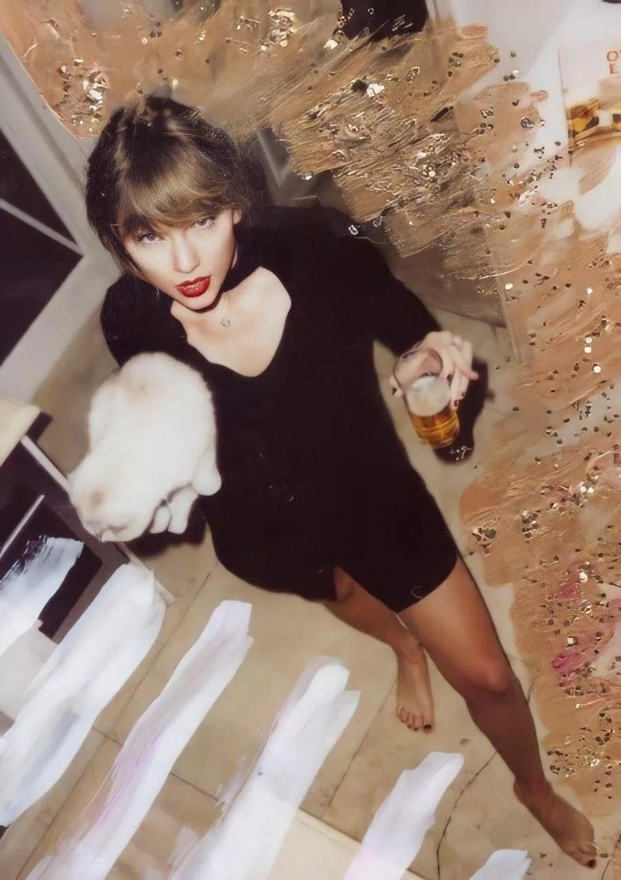 Can't stop jerking off to Taylor Swift and her gorgeous feet Can't stop jerking off to Taylor Swift and her gorgeous feet