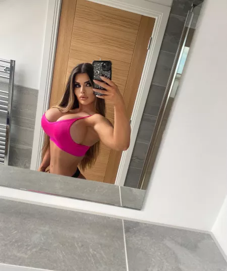 Canβt wait to pump my butt out just as big π Paige British