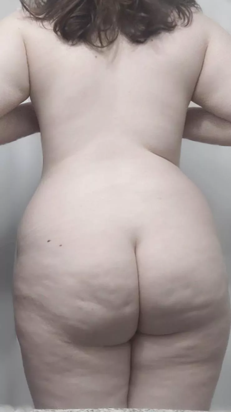 Care for a nibble? 💕