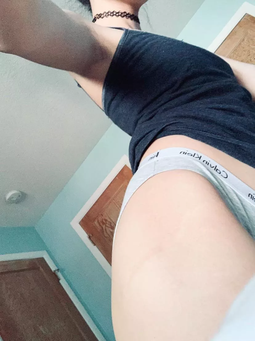 Casual chill wear for today 🖤