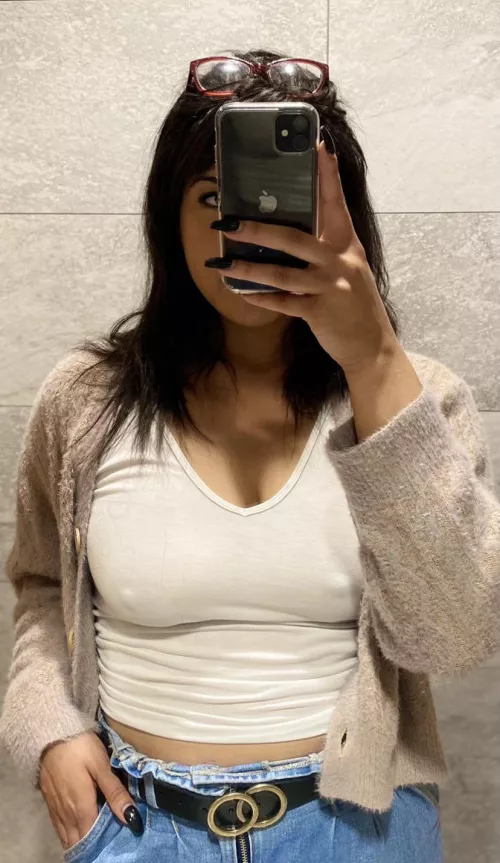 casual work selfie.. would you find me distracting?
