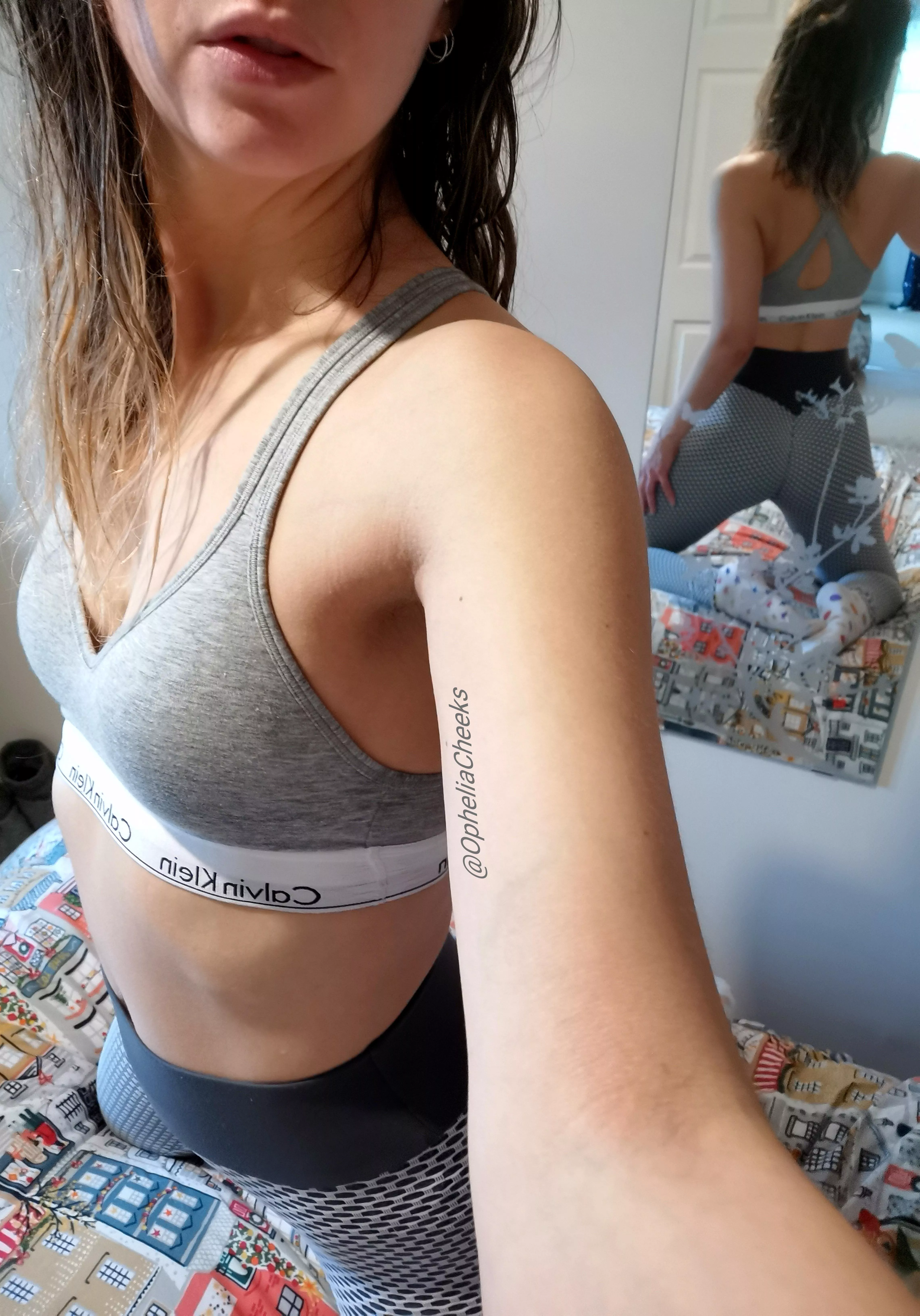 Catching a glimpse to share when I should be working out [OC]