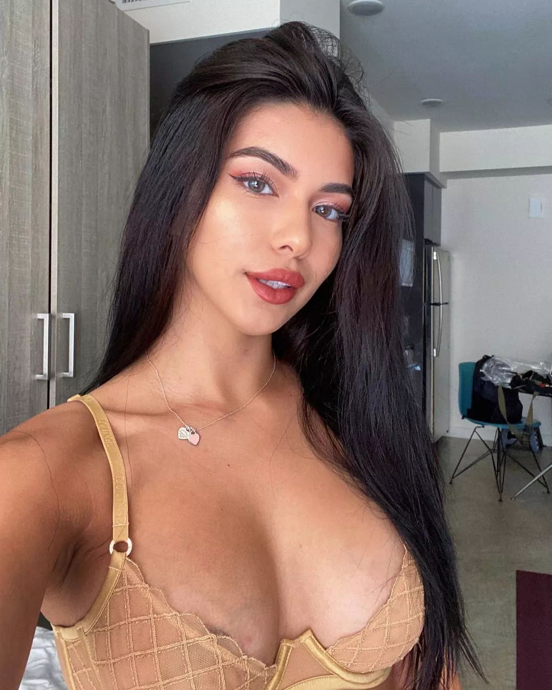 Catherine Nadine (@catherinenadine) [Instagram]