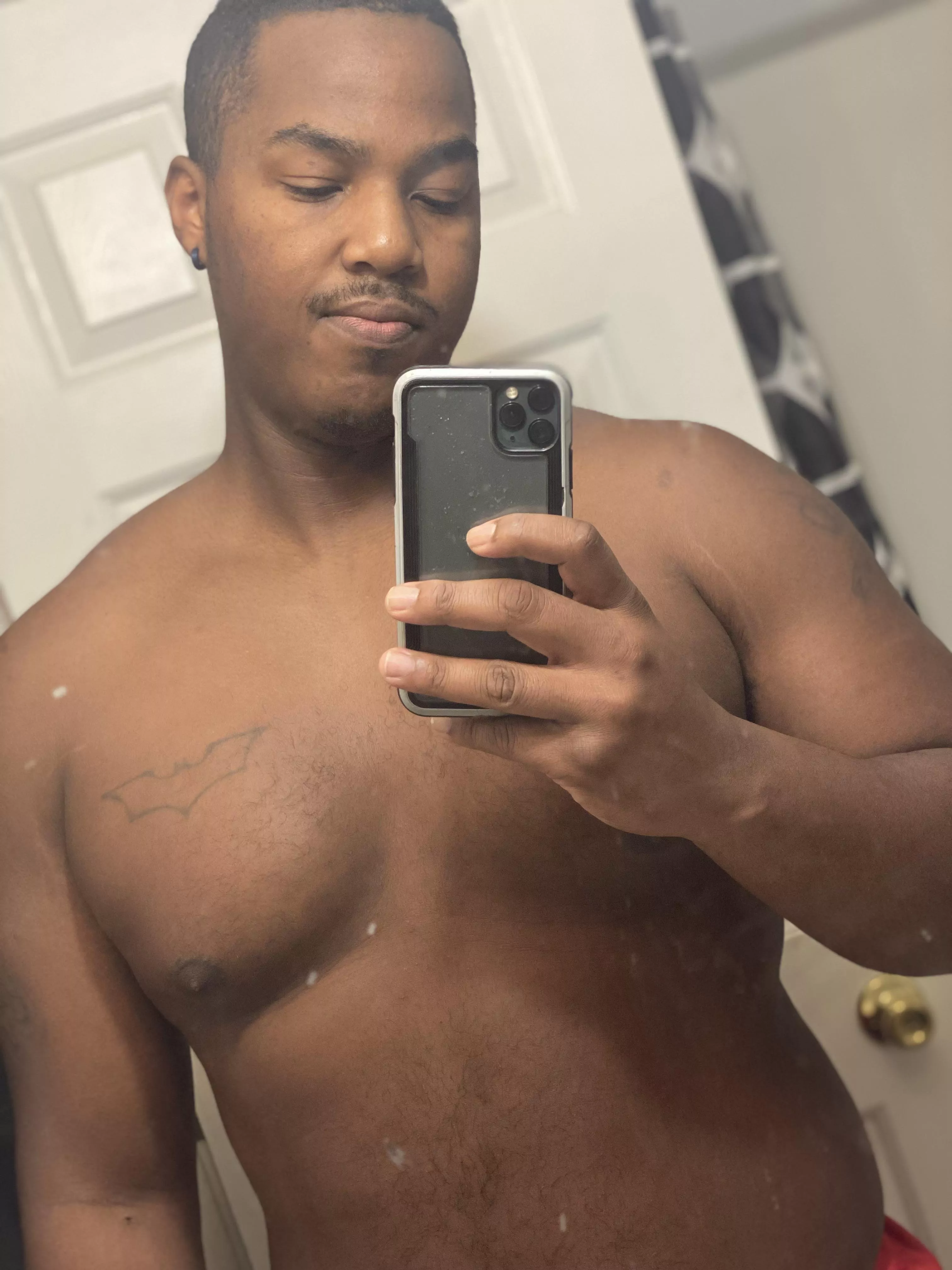 Celebrating this Cake Day with a classic dirty mirror bathroom selfie 😋