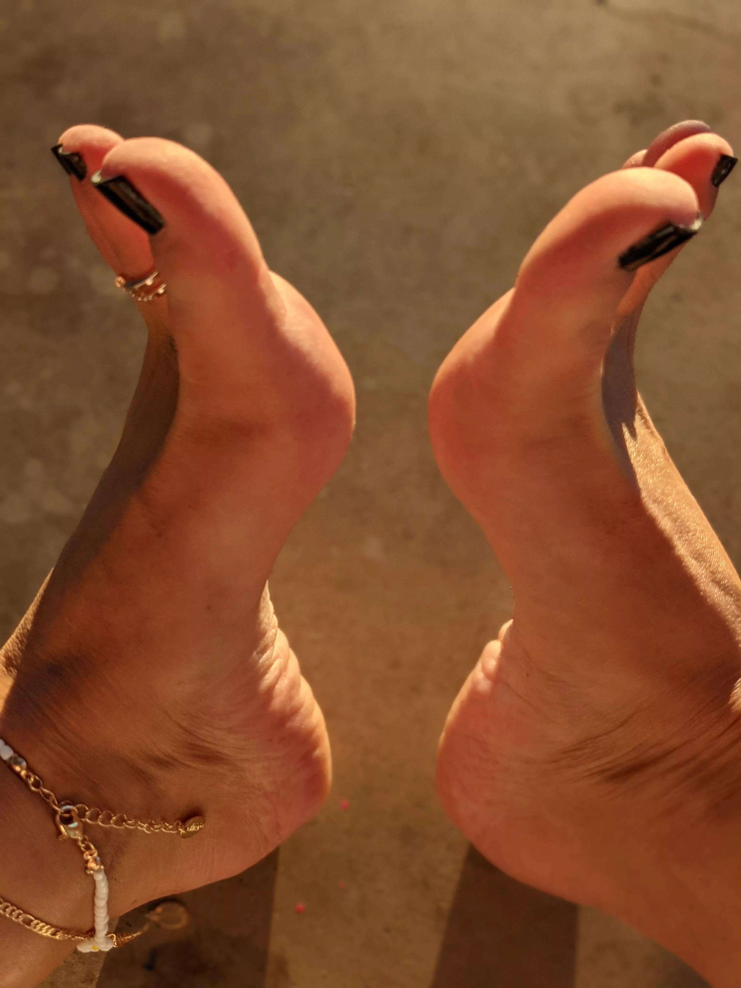 Change up.... Lovin this black...and that morning sun hitting my toes, now I just need someone to suck and lick and my day will be made💋😈