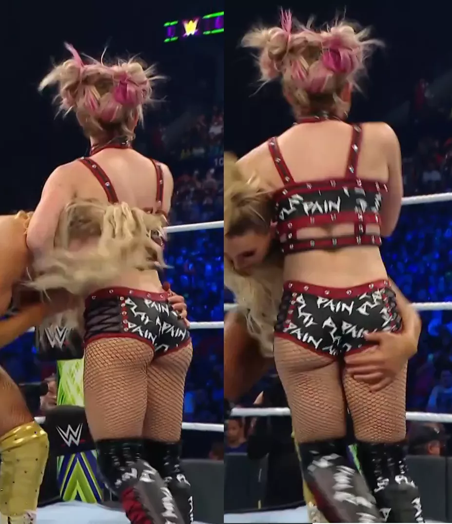 Charlotte gets a handful Charlotte gets a handful