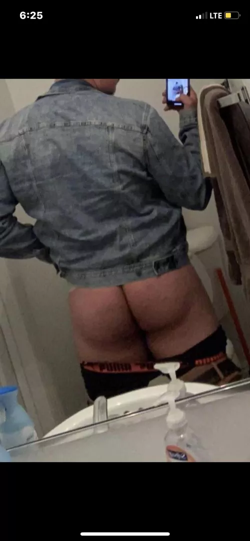 Check out my snap to see more hmu @j.ramirez505