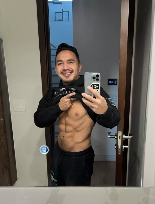 Check out my sweater, bro 😜 Check out my sweater, bro 😜