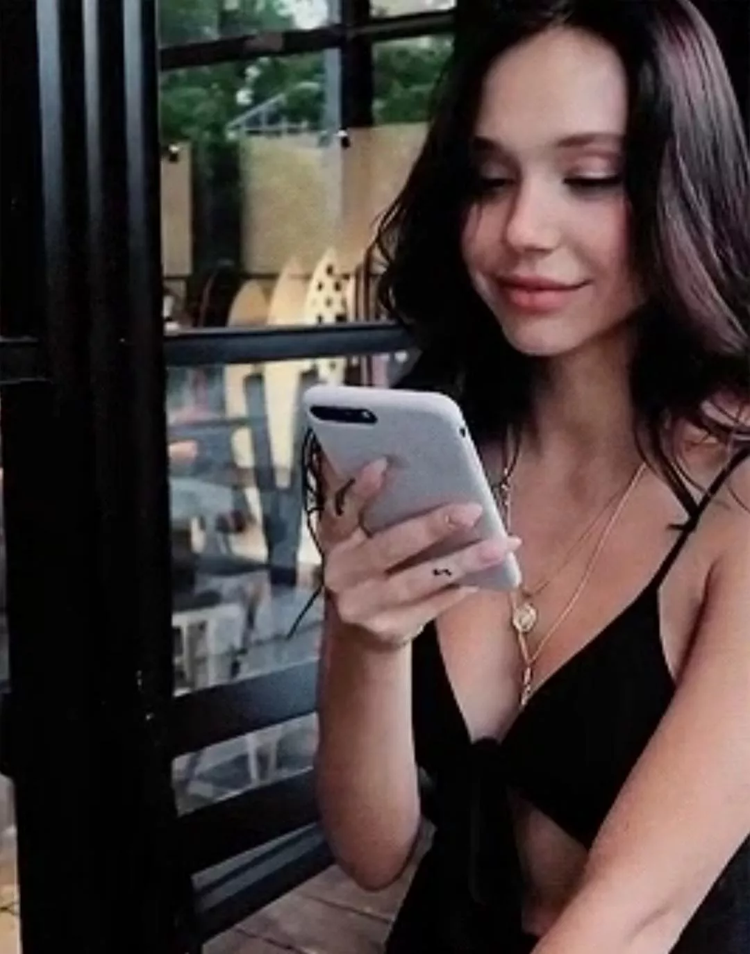 Checking if I got a text (Alexis Ren Rp) Checking if I got a text (Alexis Ren Rp)