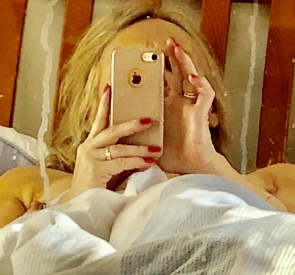 Cheeky Nipple selfie. The mirror needs a clean xxx