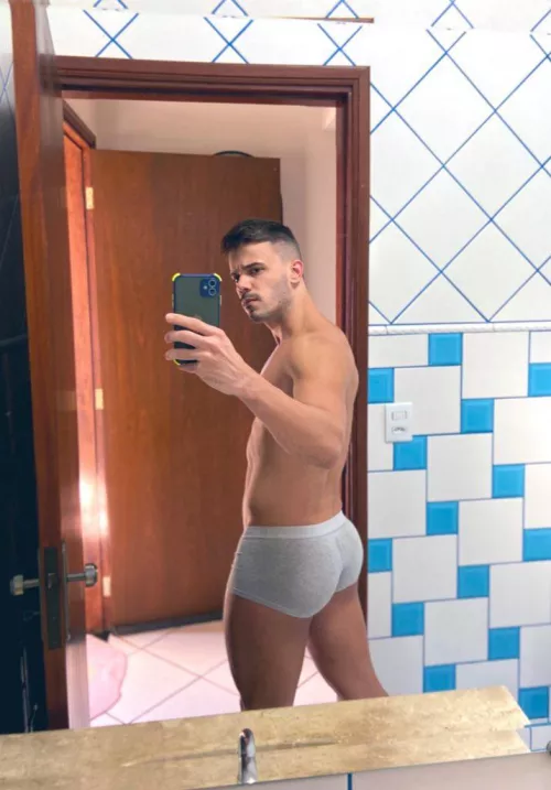 Chest day at the gym but the pump went on mu butt.