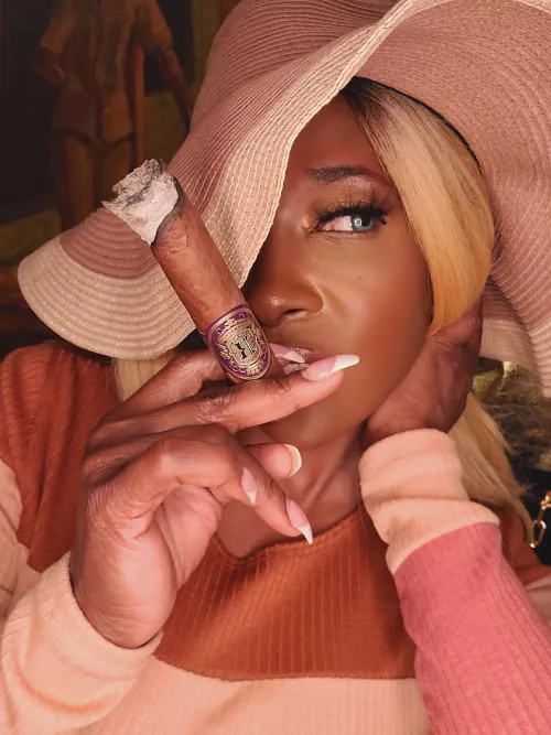 Chicks with Big Sticks 🌬