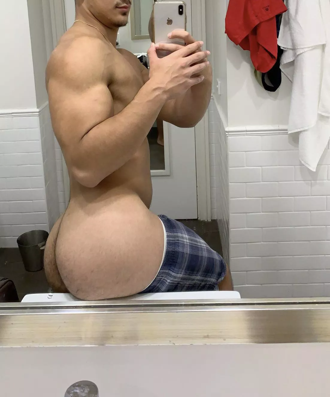 Chilling after a shower (M18) Chilling after a shower (M18)