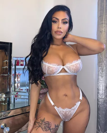 Chloe Saxon Chloe Saxon