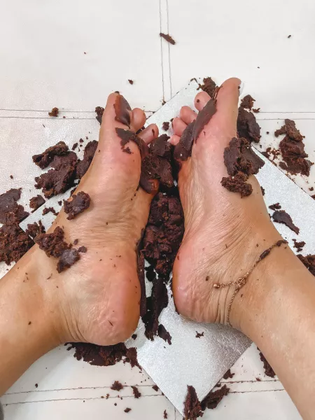 Chocolate cake anyone? π«π€€π°