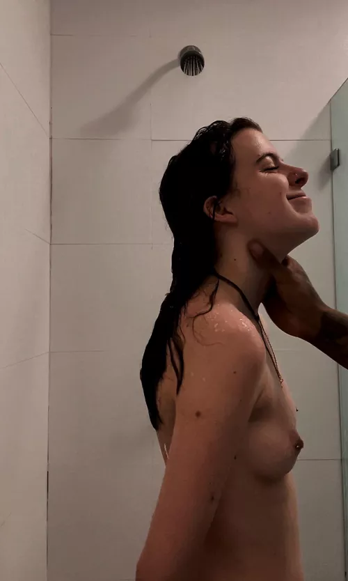 Choke me like this and I’ll call you daddy;)