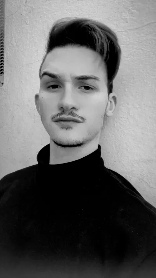 Choose me a Game based on this pic 👾 …(also Dms r open if u wanna chat)