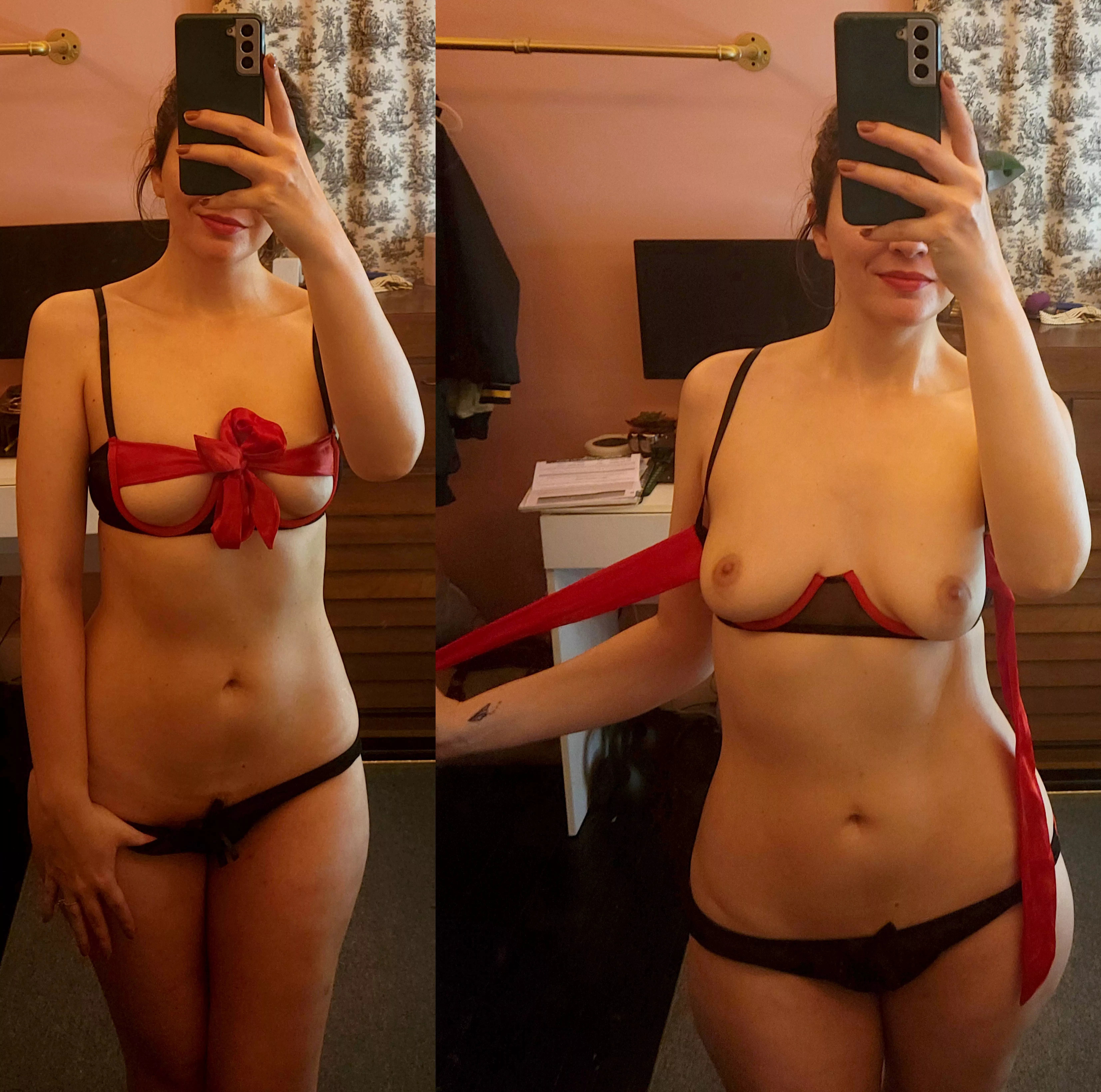 Christmas came early, don't you wanna open your present? Christmas came early, don't you wanna open your present?