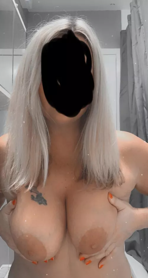 Christmas cheer, Merry tit mas 😉😘