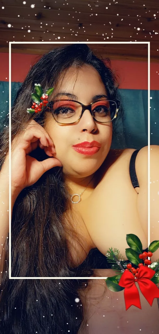 Christmas kisses 🎄❄️🎁💜